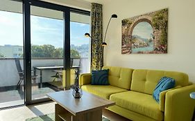 Luxury City Retreat With Terrace
